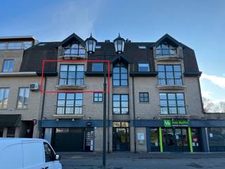 Dit appartement is voorzien van een ruime leefruimte met aansluitende keuken, afzonderlijke bergruimte, 2 slaapkamers, badkamer en een apart...