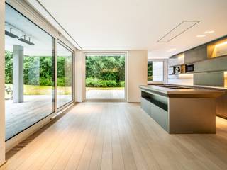 Op een van de meest prestigieuze lanen van Ukkel en in de gewilde wijk Sterrenwacht ligt dit appartement op tuinniveau met ongeveer 446 m²...