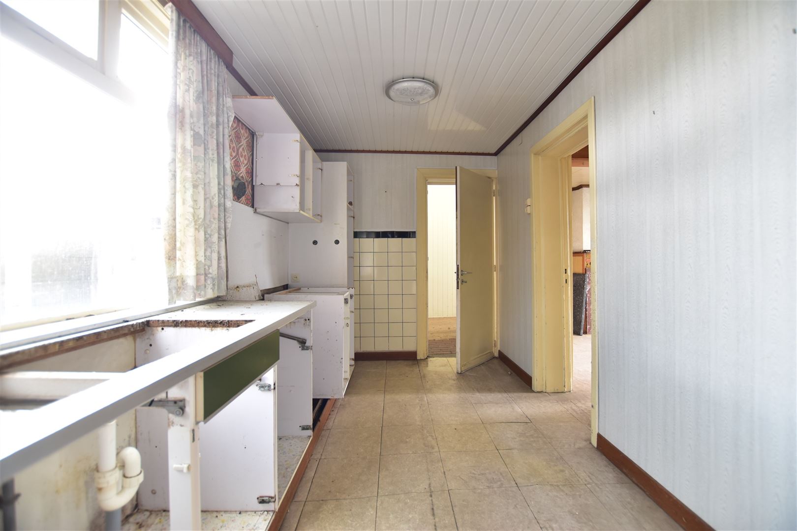 Te renoveren woning gelegen in het landelijke Moerzeke. - foto 4