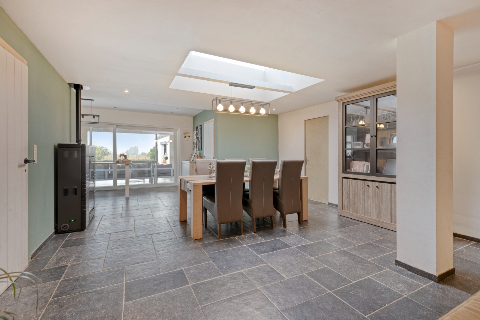 Gerenoveerde woning met grote tuin, uitweg en 5 slaapkamers - foto 5