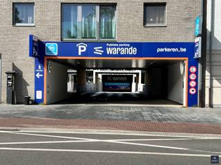 AUTOSTAANPLAATS TE HUUR WARANDE - centrum Beveren Op zoek naar een veilige en centraal gelegen parkeerplaats? Deze ruime autostaanplaats - P32- in de...