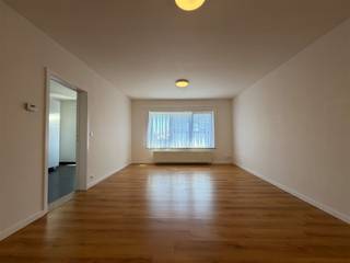 Wij bieden u dit ruime vernieuwde appartement (94m²). Het lichtrijke appartement is gelegen op de tweede verdieping van een kleinschalig...
