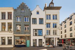  CHARMANTE INSTAPKLARE STADSWONINGOP TOPLOCATIE IN HISTORISCH ANTWERPEN Deze energiezuinige en lichtrijke woning ligt midden in Oud-Antwerpen en...