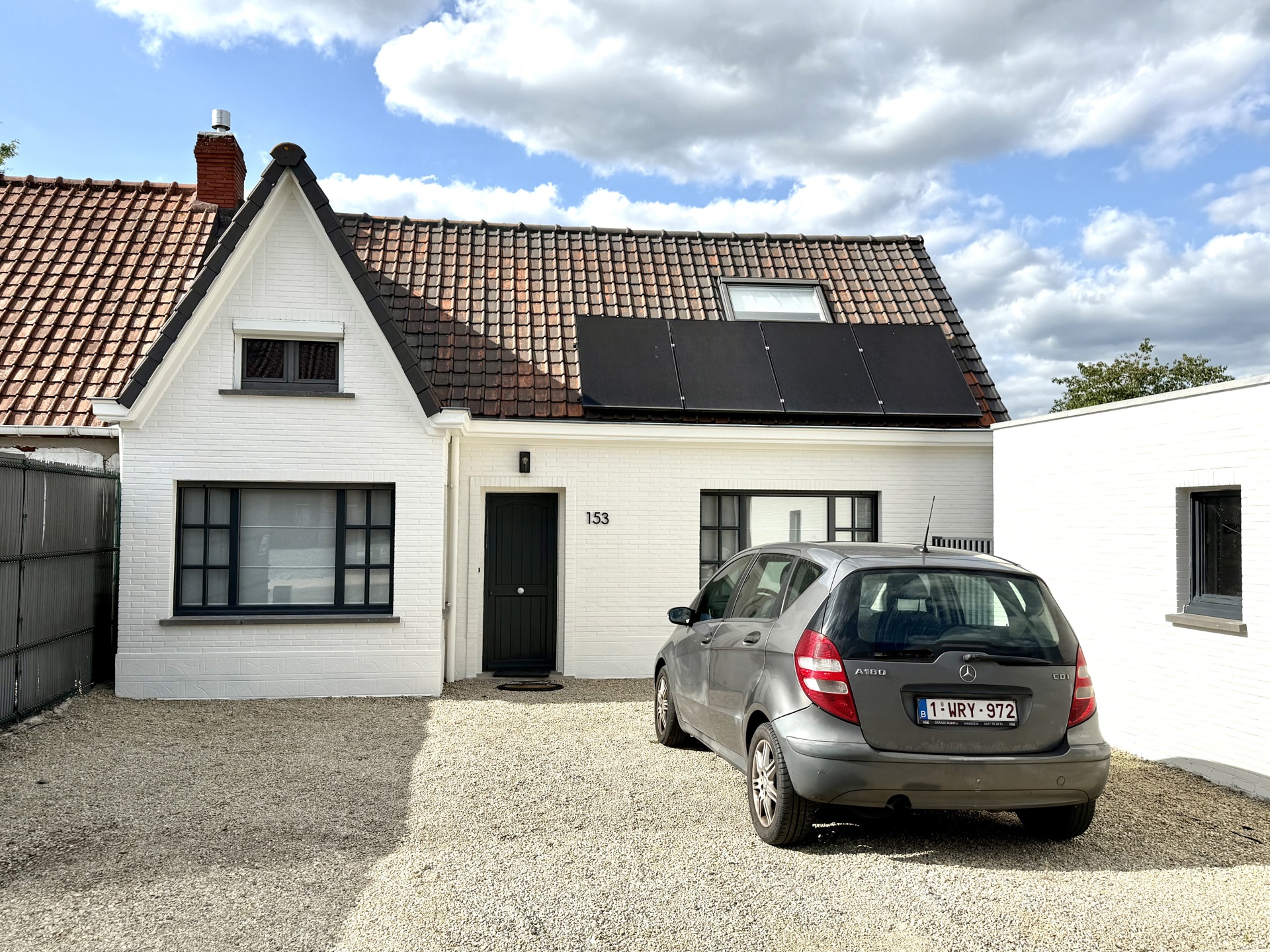 Charmante woning met handige oprit, garage en GROTE TUIN. - foto 4