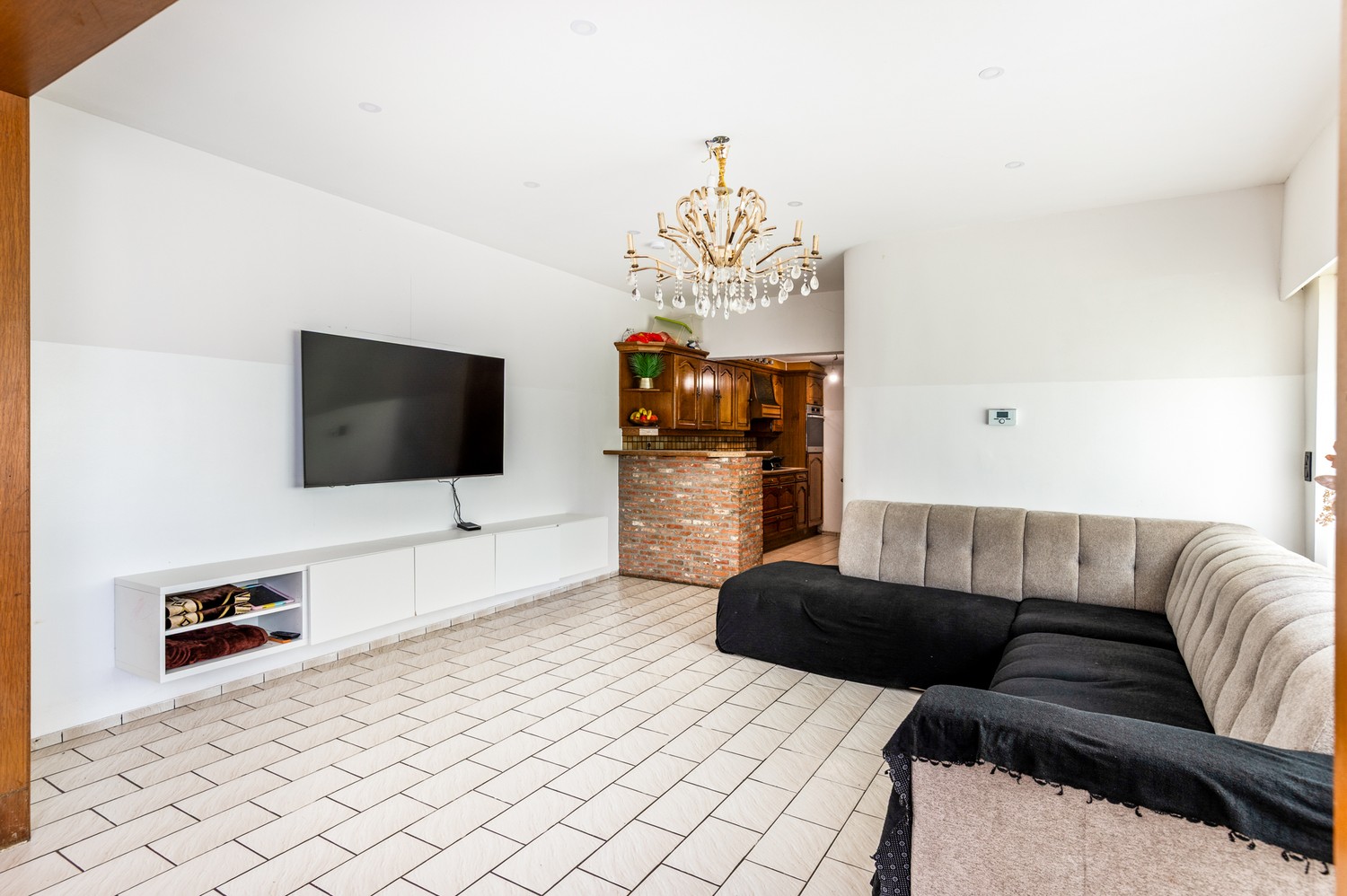 Te renoveren woning met veel potentieel in Ranst! - foto 4