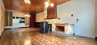 Te renoveren woning HOB met 4 slaapkamers op 439 ca gelegen in een rustige buurt.Indeling:gelijkvloers : Inkomhal met gastentoilet, living, keuken,...