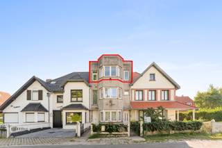 Idesbald : Uniek gelegen appartement te koop in Sint-Idesbald
<p>Ontdek dit charmante appartement in het hart van een prachtige villawijk in Sint-Idesbald. Gelegen in een groene en rustige omgeving, geniet u hier van de perfecte combinatie van privacy en nabijheid tot de zee.</p>

<p>Op wandelafstand van de zeedijk en het gezellige centrum, vindt u dit lichtrijke appartement met 2 comfortabele slaapkamers. De ideale ligging maakt het zowel geschikt als vaste woonst, tweede verblijf of investering.<br /><br />Troeven : </p>

<ul><li>Unieke ligging! </li><li>Groene omgeving! </li><li>Rustig! </li></ul>
<br />Meer informatie? Contacteer ons op 058 51 92 95 of op simon@eraservimo.be<br />
