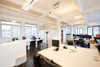 Modern and bright offices for rent on walking distance of the Gare du Midi in Brussels. Airconditioning, high performance gas boilers, ready...