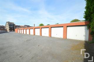 In de Brugseweg te Ieper vinden we deze verhuurde garage.Bent u investeerder en op zoek naar een goede vastgoedbelegging dan is deze...