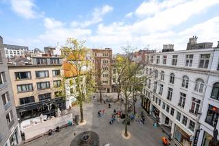 Ontdek dit prachtig gerenoveerde duplex appartement, gelegen op de bovenste verdieping van een modern gebouw. Hier geniet u in alle rust en...