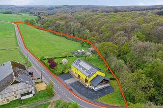 Dans le village champêtre et verdoyant de Muno, section de Florenville, se trouve cette propriété d'exception composée d'une habitation privée,...