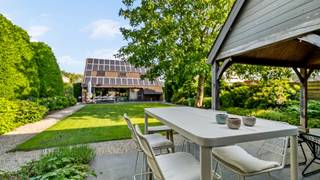 Deze prachtige woning is de ideale keuze voor wie op zoek is naar luxe, comfort en veelzijdigheid. Alle ruimtes baden in natuurlijk licht dankzij...
