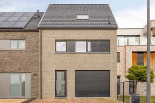 Ontdek deze recente woning in het rustige en centraal gelegen Het Blok 41 in Bertem. Met zijn moderne uitstraling, energiezuinige bouw en...