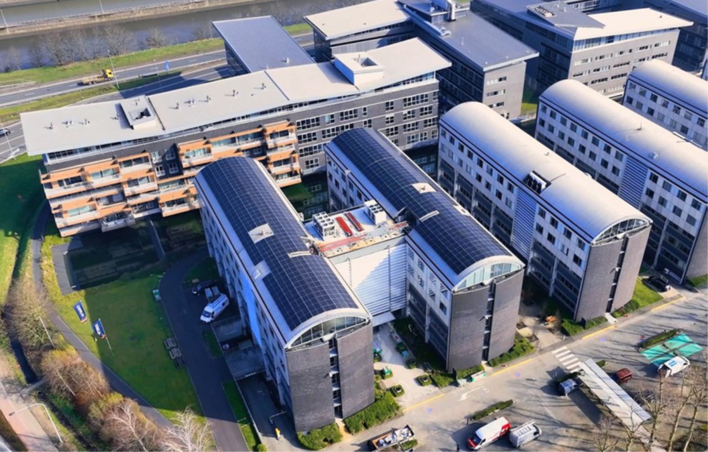 Kantoorruimte 384m² op de gelijkvloerse te huur - foto 2