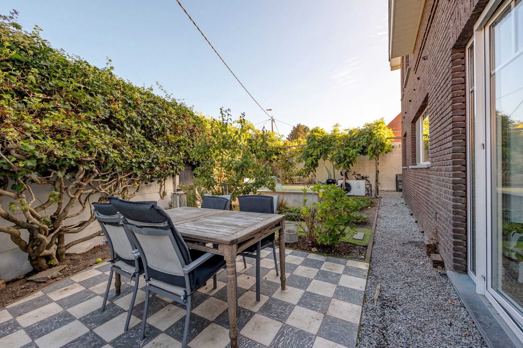 Volledig gerenoveerde woning met 4 slpks en gezellige tuin - foto 4