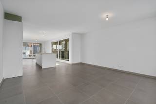 LANCERING - RESIDENTIE TINE | Energiezuinige & kwalitatieve appartementen<br /><br />Residentie Tine bestaat uit 14 hoogwaardig afgewerkte appartementen. Er wordt gebruik gemaakt van vooruitstrevende technieken en architectuur. Elk appartement is voorzien van een warmtepomp, vloerverwarming en zonnepanelen, twee slaapkamers, badkamer, apart toilet, berging, volledig uitgeruste keuken en zeer ruime terrassen. <br /><br />Het project geniet van een perfecte bereikbaarheid, een absolute troef van deze residentie. Winkelen, onderwijs, genieten en ontspanning,… allemaal op een boogscheut verwijderd zowel te voet als met de fiets. Ook het vernieuwde station is vlot bereikbaar.<br /><br />Het project biedt tal van voordelen: <br /> - warmtepomp & zonnepanelen <br /> - gebruik van kwalitatieve materialen <br /> - vlotte bereikbaarheid <br /> - 6% BTW mogelijk<br /> - duurzaam en toekomstgericht<br /><br />Mogelijkheid tot aankoop van ondergrondse garage, autostaanplaats of berging.<br /><br />Verkoop onder btw-stelsel (ook 6% btw mogelijk) <br />E-Peil 30 <br /><br />Contacteer ons vrijblijvend voor meer info of vraag naar onze projectbrochure! <br /><br />Meer info op www.vastgoedvanoverschelde.be/projecten