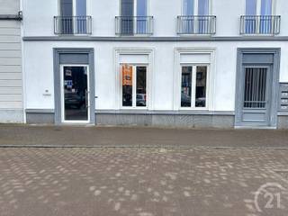 Op zoek naar de ideale locatie voor uw zaak?Dit prachtige handelspand in het hart van het centrum van Westerlo biedt alles wat u nodig heeft!Met een...