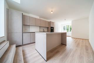 Te koop in Orp-le-Grand, dit prachtige huis volledig gerenoveerd in 2025 biedt een moderne, lichte en comfortabele leefomgeving. Het ontwikkelt...