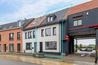 Volledig gerenoveerde woning met 4 slpk. in het centrum van Meer - Vlakbij de Nederlandse grens!INDELINGGelijkvloerse verdieping:- Inkomhal met...