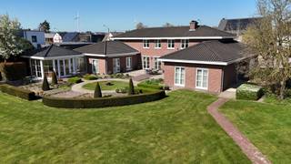 EXCLUSIEF WONEN IN HET HART VAN NEEROETEREN.Stap binnen in deze karaktervolle, luxueus afgewerkte villa en ontdek een oase van rust, ruimte en...