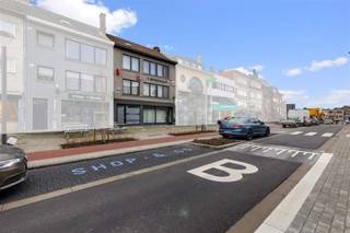 Uniek investeringsproject/woning op toplocatie in Asse Dit prachtig gelegen handelspand met woonruimte biedt tal van mogelijkheden en bevindt zich...