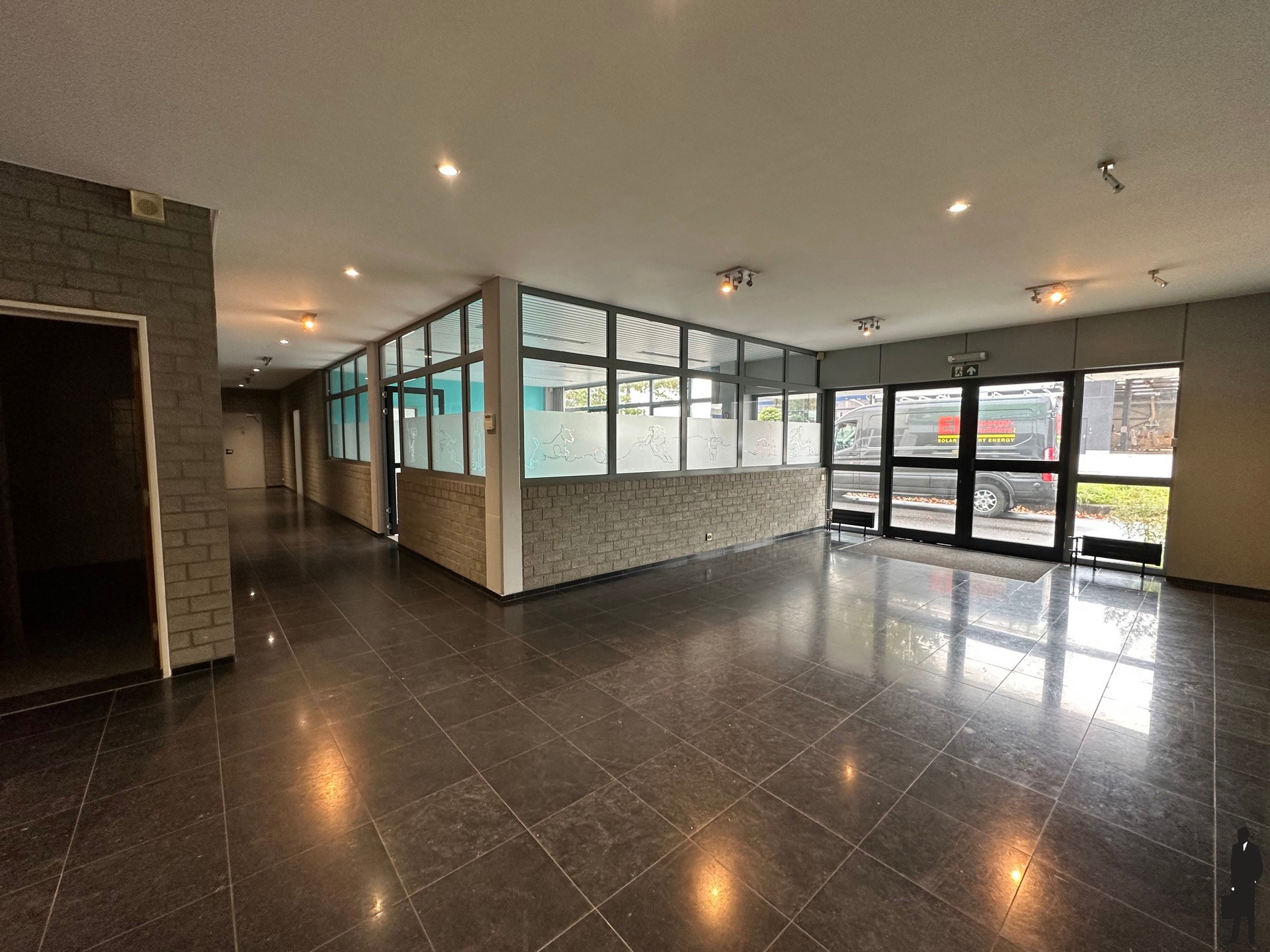 Ruime kantoren (ca. 180m²) in de industriezone te Lier. - foto 2