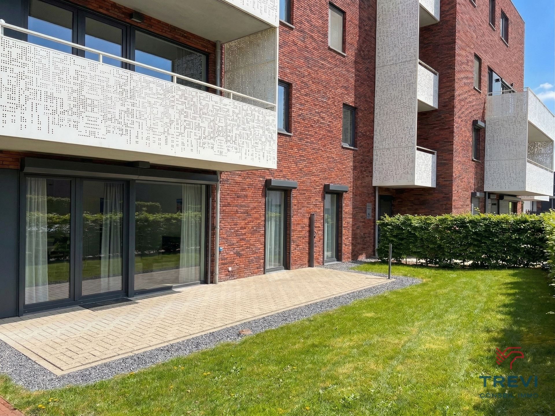 SOUS OPTION Bel appart 2 chbres avec terrasse & jardin - photo 2