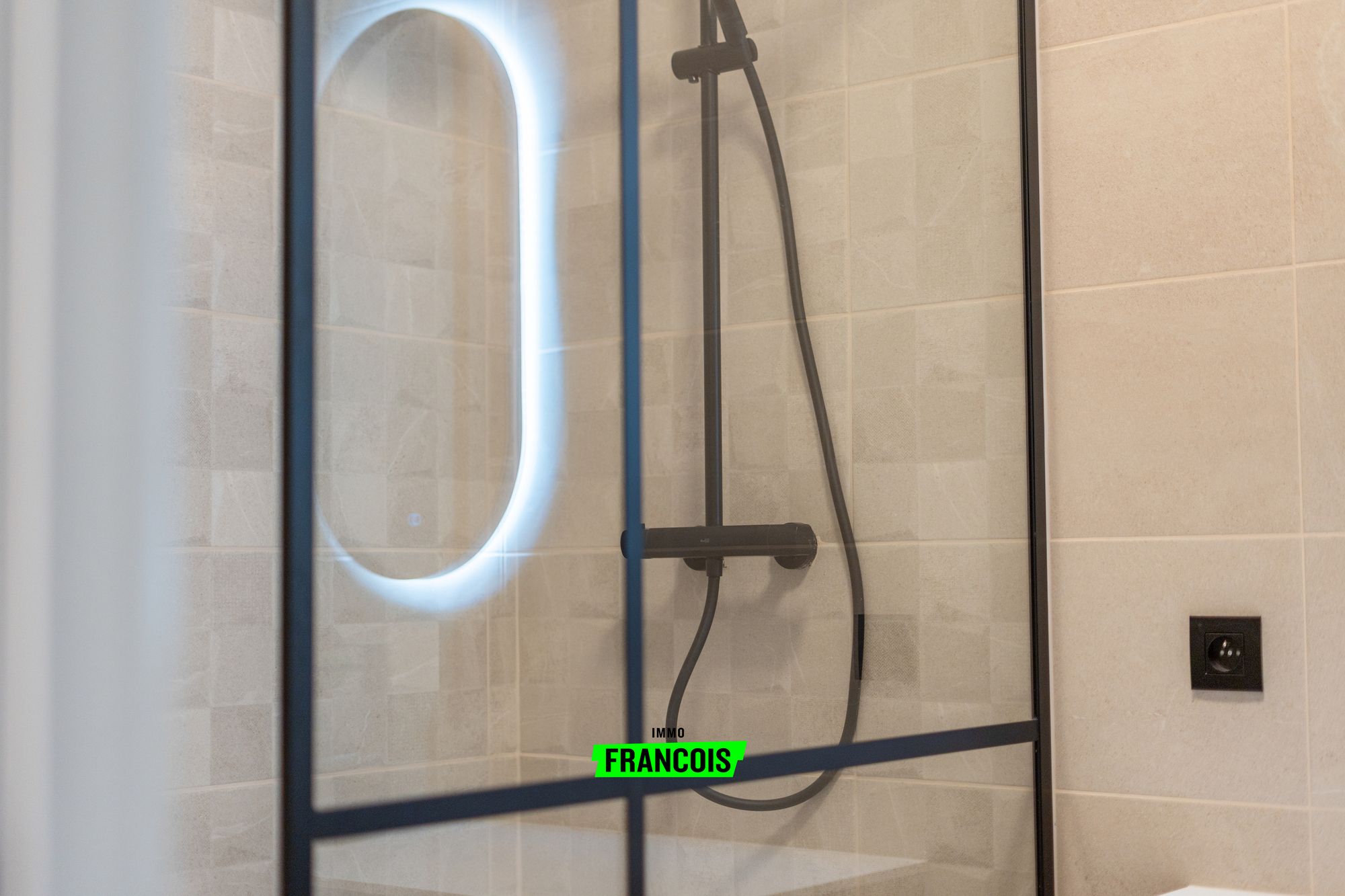 Gerenoveerd appartement met 2 slaapkamers op toplocatie in Oostende - foto 4