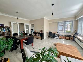  LUMINEUX 2SLPK APP. AVEC GARAGE TRÈS BIEN SITUÉ À WILRIJKDécouvrez cet appartement agréable et lumineux situé au premier étage d'une petite...