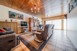 Ontdek dit appartement van 86 m², ideaal gelegen in Jette, in een rustige straat, vlakbij winkels, openbaar vervoer en alle dagelijkse...