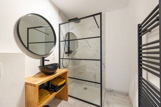 In the charming Belegstraat, in the heart of vibrant Antwerp South, you’ll find this tastefully renovated apartment from 2019. A place where peace...