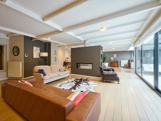 In de woonwijk Place Saint-Pierre, vlakbij het Jubelpark en de Europese wijk, biedt deze unieke loft met vier slaapkamers 320 m² woonoppervlakte...