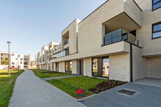 <p><strong>Prachtig ruim appartement met 3 slaapkamers en terras.<br />Residentie De Admiraliteit:</strong> Wonen in midden <strong><em>in het centrum, groen en rustig gelegen</em></strong> in een binnengebied aan een <strong><em>verkeersvrij</em></strong> park.</p>

<p>In het kerngebied van Lommel, tussen de Hees, Hezerpad, Nachtegaalstraat en Vreyshorring realiseert Aristas een prachtig woonproject &amp;quot;Residentie De Admiraliteit&amp;quot;.</p>

<p>Dit eigentijds woningbouwproject bestaat uit <strong><em>24 appartementen</em></strong>, steeds met ruime terrassen of tuinen en voorzien van ondergrondse parkeerplaatsen en bergingen.</p>

<ul><li>Prachtige locatie: rustig, in het groen én in het centrum</li><li>Eigentijdse architectuur</li><li>Zonnepanelen &amp;amp; warmtepomp</li><li>BEN-woningen &amp;amp; appartementen</li><li>E-peil kleiner of gelijk aan 30</li><li>3 slaapkamers</li><li>Terras</li></ul>

<p>De residentie is voorzien van:</p>

<p>·       Gemeenschappelijke ontspanningsruimte van 60m²</p>

<p>·       Ondergrondse parkings</p>

<p>·       Ondergrondse fietsenstalling<br /> </p>

<p>Aankoop onder BTW-stelsel &amp;amp; Wet Breyne: 12% op de grondwaarde &amp;amp; 21% op het constructie-aandeel.<br /><br />Graag meer informatie over dit prachtig project?</p>

<p>Maak een afspraak via 011 550 440 of info@eratournier.be</p>