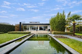 Vous rêvez d'un lieu exclusif alliant l'air iodé à une discrétion absolue ? De Huisleverancier vous invite à découvrir cette impressionnante...