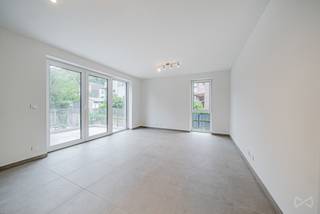 Superbe appartement neuf situé sur les hauteurs de Wandre.Ce bien est composé d'un hall d'entrée avec toilette séparée, grand séjour avec cuisine...