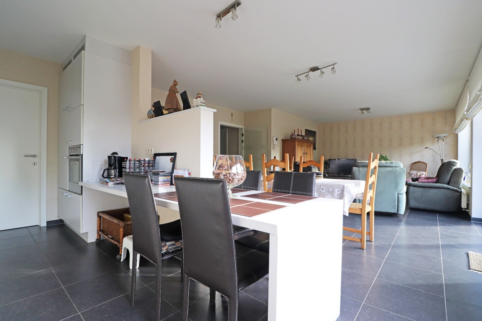 Verzorgd appartement met autostaanplaats - foto 3