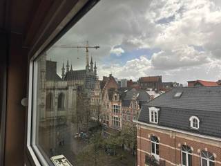 Dit appartement op de vijfde verdieping is ideaal gelegen in het bruisende centrum van Leuven, op een steenworp van de Grote Markt, de...