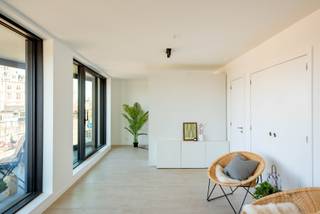 Deze moderne nieuwbouwstudio bevindt zich op een uitzonderlijke ligging aan de Schelde, met een open zicht op het water en de iconische omgeving...