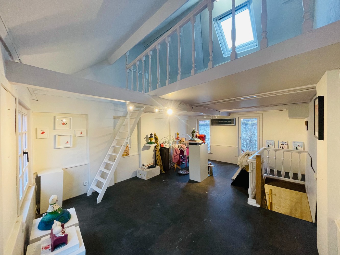 Historisch Hartje Brugge , vlakbij Het Walplein, Het Begijnhof, de Katelijnestraat , CHARMANT PITTORESK HANDELSPAND van 44 m² op gelijkvloers met stadspatio, 1é Verd 30 m² + mezzanine van 10m² - foto 3