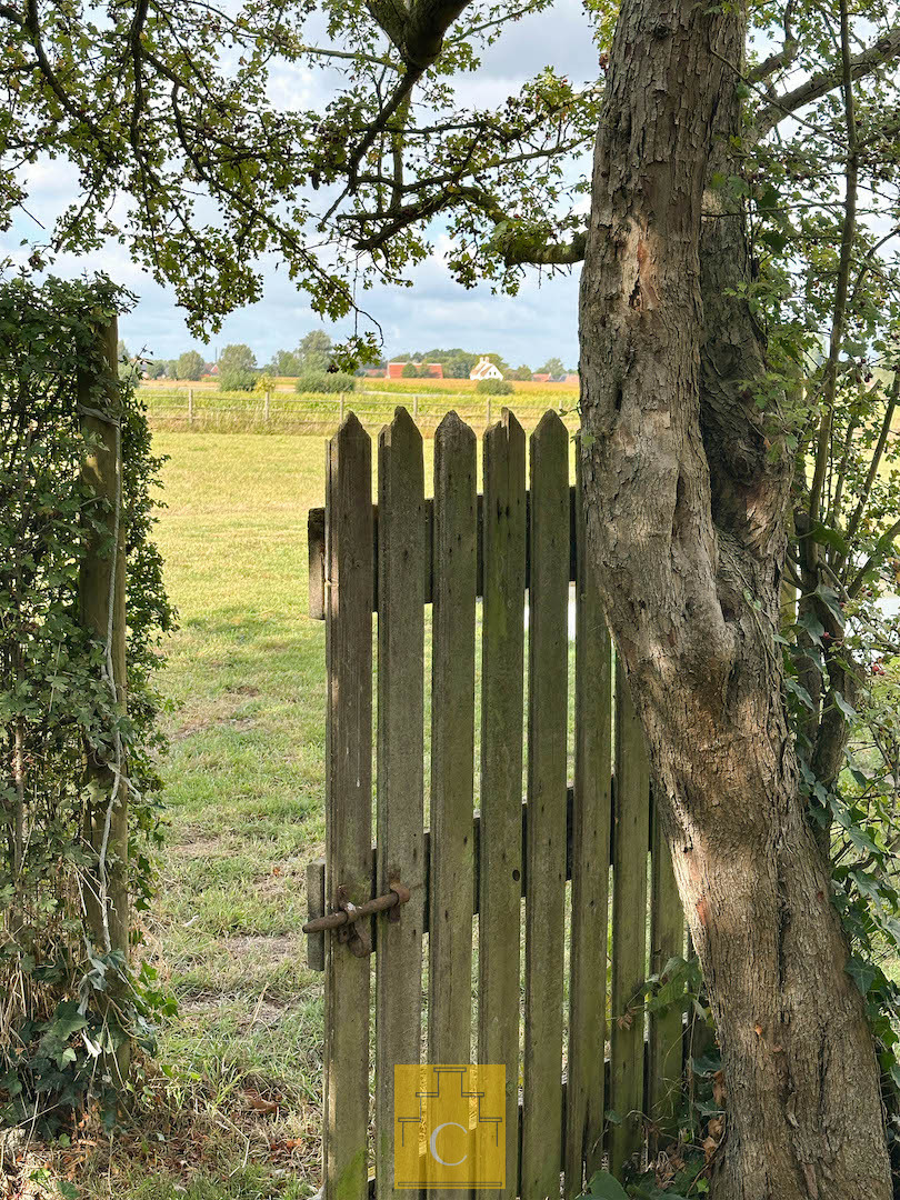 sfeervol landhuis met schuur, garage, zwemvijver en poolhouse, 3 paardenstallen, akkerland en weiland. Idyllische locatie te Torhout (Sint-Henricus), 2,55 ha - foto 3