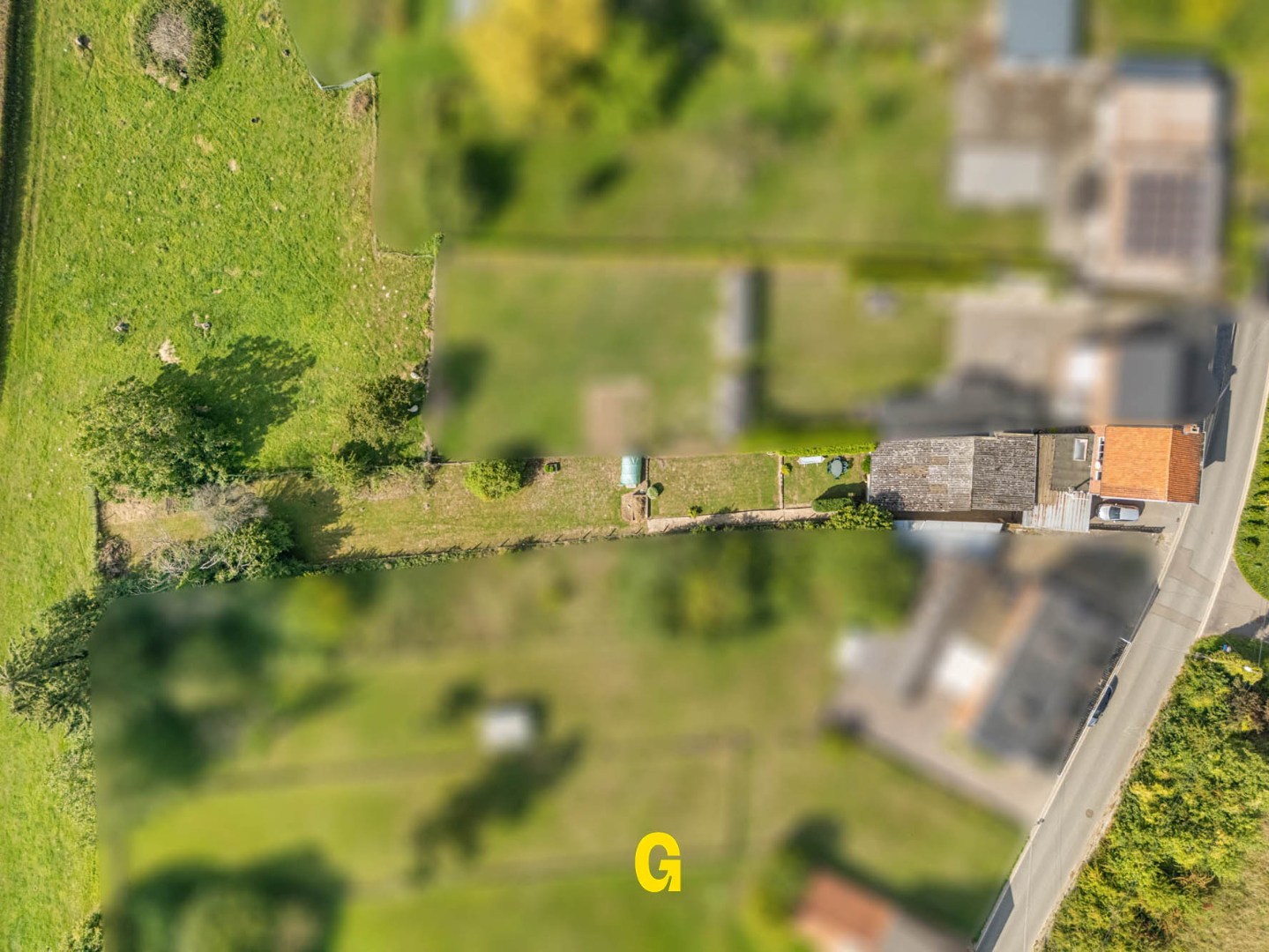 Grondig te renoveren woning met degelijke structuur en ruime tuin op 10a 67ca, met weids zicht op de achtergelegen glooiende groene omgeving - foto 4