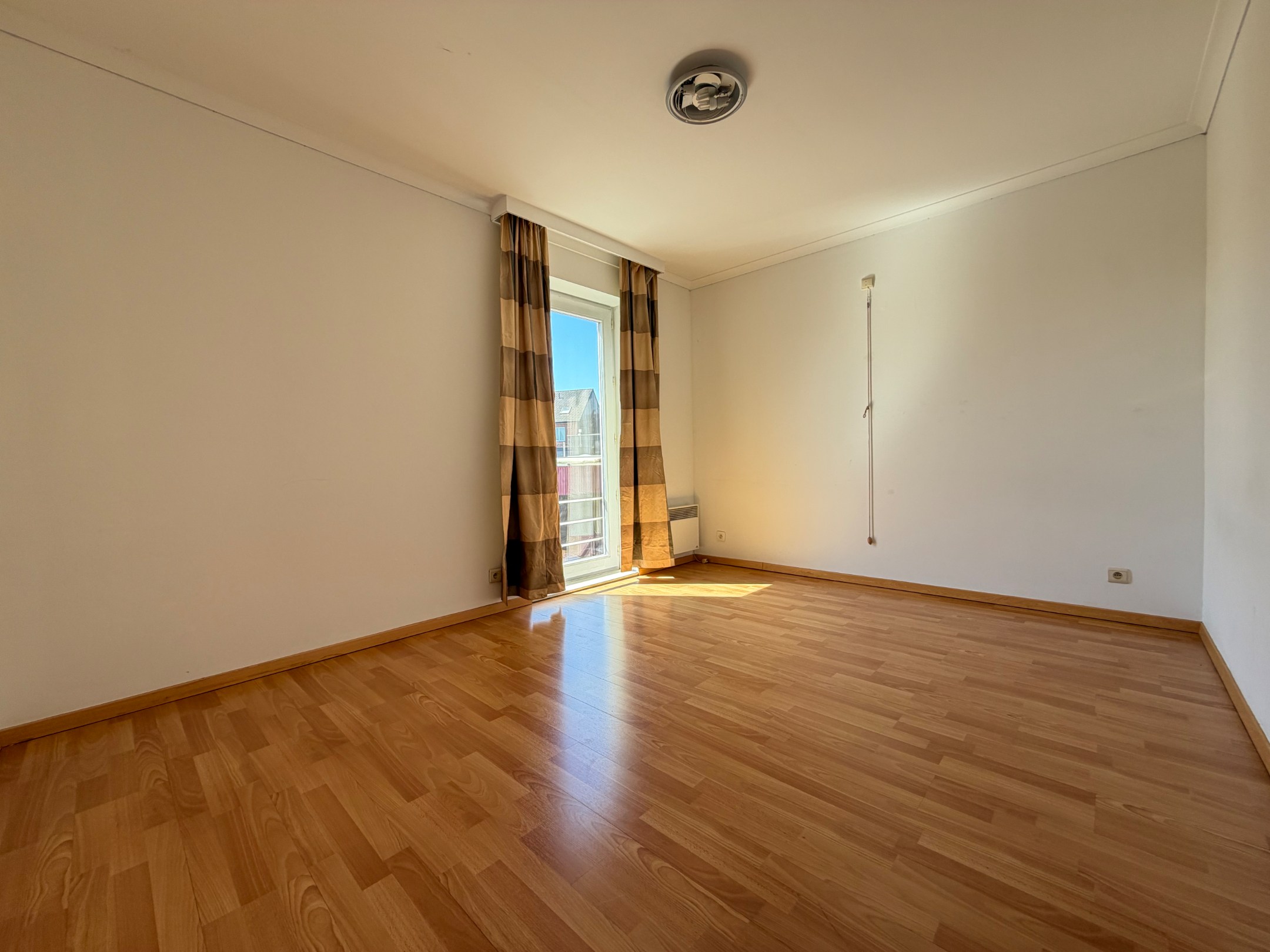 Twee- slaapkamerappartement met garage centrum Tielt. - foto 5