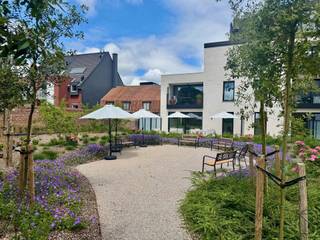 <p>At the corner of Kortrijkstraat and Harelbeekstraat, you’ll find <strong>Residence Sint-Amandus</strong>: a stunning new development with 23 apartments and 2 commercial units. Thanks to its central location near the market square, all amenities are within easy reach – from bakeries and butchers to cozy restaurants and shops.</p>
<p>The apartments are spacious, bright, and finished with sustainable, high-quality materials. Large windows allow plenty of natural light and overlook a beautiful green courtyard garden. Sunny terraces (up to 36 m²) offer the perfect spot to relax while enjoying this oasis of peace.</p>
<p><strong>Key advantages:</strong></p>
<ul>
<li>
<p>finishing entirely according to your taste and preferences</p>
</li>
<li>
<p>energy-efficient and sustainable</p>
</li>
<li>
<p>option to purchase an underground parking space with charging point</p>
</li>
<li>
<p>shops and facilities within walking distance</p>
</li>
<li>
<p>stunning courtyard garden as a green haven</p>
</li>
</ul>
<p>✨ What’s more: when purchasing this apartment, you can benefit from the reduced 6% VAT rate – a unique opportunity to invest affordably in high-quality living!</p>
<p><strong>This SATURDAY 27 SEPTEMBER from 10:00 am to 6:00 pm</strong><br />Exclusive open house: discover your dream apartment or join an inspiring info session for investors!<br />👉 An opportunity not to be missed.</p>
<p>Book one of the last spots now:<br />📞 Justine – +32 468 06 48 19<br />📞 Guido – +32 475 70 36 19</p>