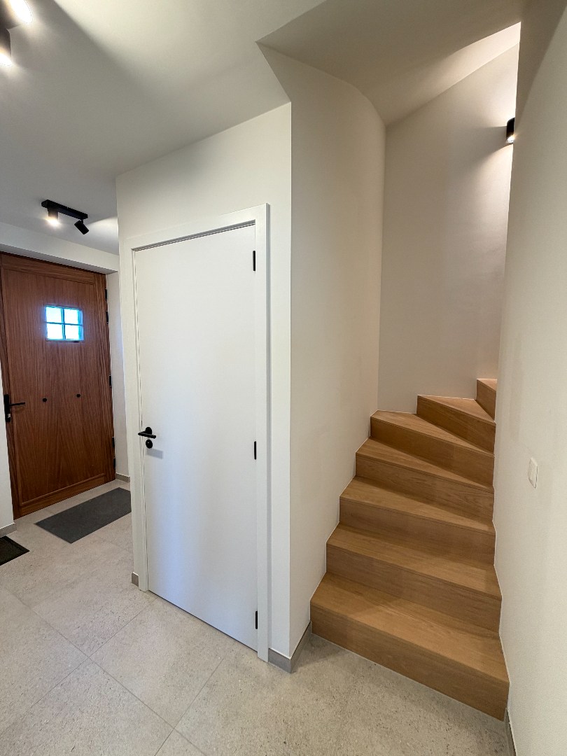 Volledig afgewerkte nieuwbouwwoning met 4 slaapkamers. - foto 4