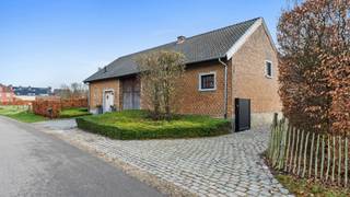 Bent u op zoek naar een unieke woonplek waar karakter, modern comfort en duurzaamheid samenkomen? Zoek niet verder. De totaal gerenoveerde hoeve...