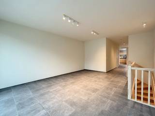 Le long de la Leopoldlaan à Knokke, nous trouvons ce récent appartement de 3 chambres à louer. L'appartement est équipé de tout le confort et...