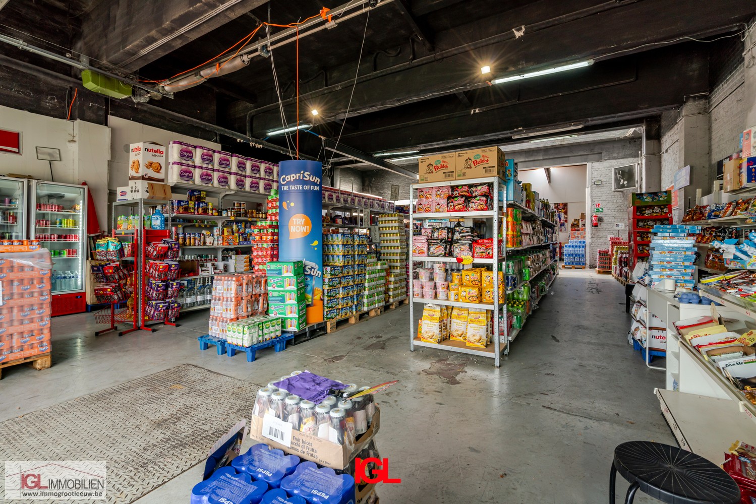 Surface commerciale avec 2 espaces commerciaux et 1 appartement à vendre dans un emplacement AAA - photo 2