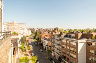 1050 IXELLES (avenue des Phalènes 36) Bénéficiant d'une très belle situation, dans le quartier très recherché du SOLBOSCH, à deux pas de l'ULB,...