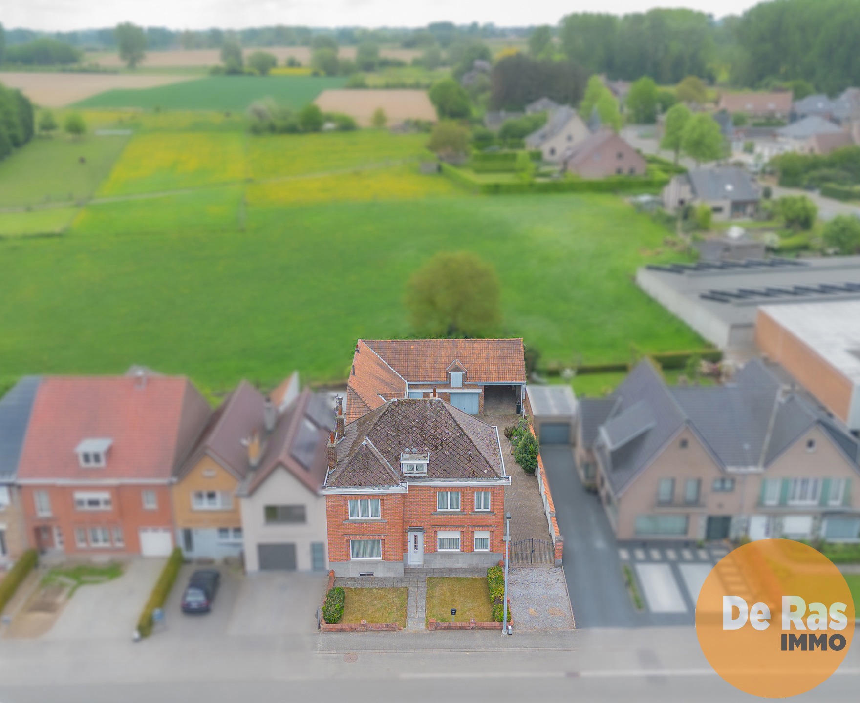 BURST - Te renoveren woning met tal van mogelijkheden - foto 1