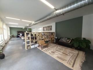 In a beautiful building with character, ideally located close to the KBC headquarters, the Tour & Taxis site and the Maritime Station...